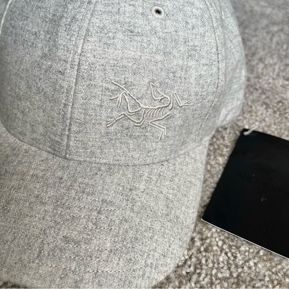 Arc'teryx Unisex Wool Ball Cap Sz S/M In Light Grey Heather NWT - Picture 6 of 12